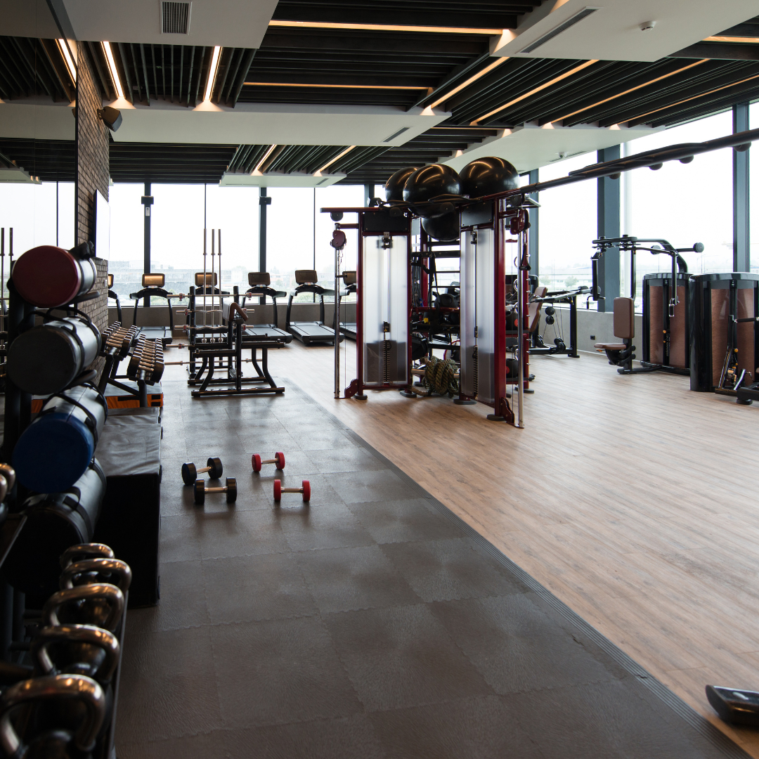 SPORTS & FITNESS